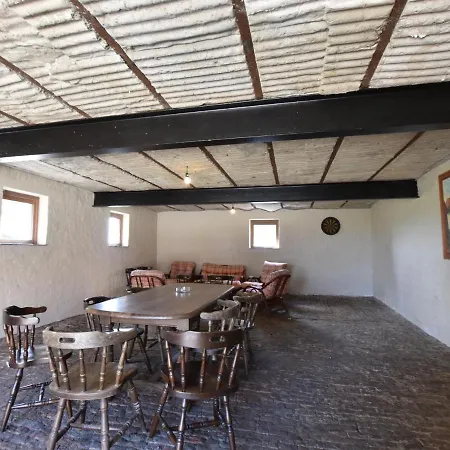 Ferienhaus Spacious With Pond In Poperinge *