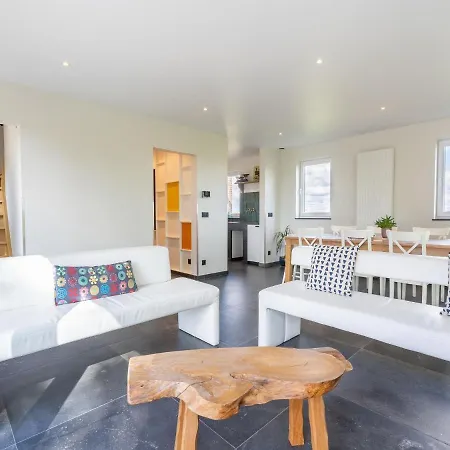 Ferienhaus Spacious With Pond In Poperinge