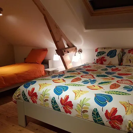 Ferienhaus Spacious With Pond In Poperinge *